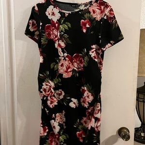 Maternity floral print dress. Size medium.
